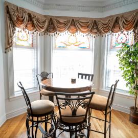 Club Salon Sleeps 10-20 Free Parking & TV
