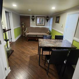 One Bedroom Few Blocks From The Beach And Tropicana Casino