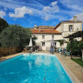 La maison de Léon, Hotel in Celles-sur-Belle