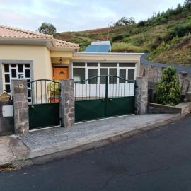 House Luís Ornelas, hotel u gradu Fajã do Mar