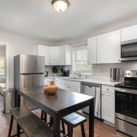 Downtown home! Walk to Bulls Stadium, DPAC & food, hotel a Durham
