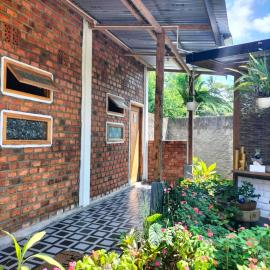 AZALEA GARDEN HOMESTAY, hotel in Pagaralam