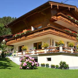 Haus Binder, hotel in Ried im Zillertal