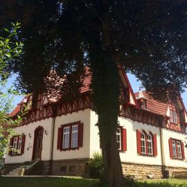 Gästehaus "Unsere Stadtvilla" Hechingen、ヘッヒンゲンのホテル