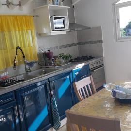 Haut de villa agréable et paisible climatise, wifi, hotel in Anse-Bertrand