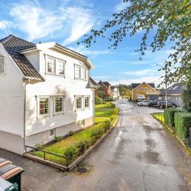 3-bedroom home near the canal, hotel u gradu Spangereid