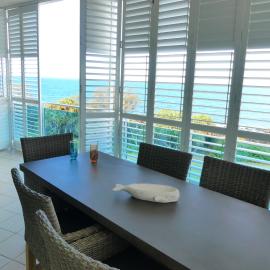 Deluxe Front Ocean Views modern self-contained apartment