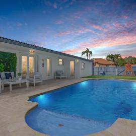 La Femme Luxe Resort - HtdPool, Mini Golf, 5 Bedrooms, Jacuzzi, Game Room, BBQ,Pickleball