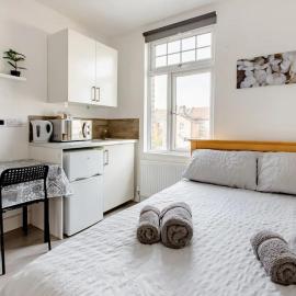 Double Room Edmonton Green, London N9, hotel in London