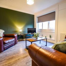 Woodcock House 3 Bedrooms Workstays UK
