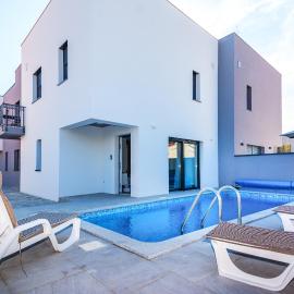 Apartments Spanic Haus mit Pool