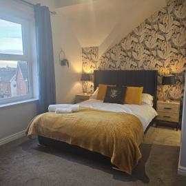 Avondale Apartment,2 bed lakeside on the Promenade, free parking & wifi, hotel in Southport