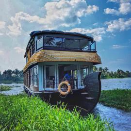 Grand Villa Houseboat, hotel in Kumarakom