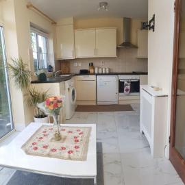3 Bedroom 3 Bathroom House, Dublin, מלון בלוקאן