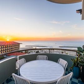 Sunsets Paradise 2BR with Parking by Beachfront Stay, hotel a Herzelia