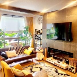 Welcome to Happy Place where Cozy Comfort Meets Exquisite Luxury, hotel in Edmonton
