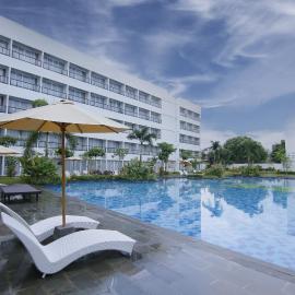 Raja Hotel Kuta Mandalika Resort & Convention، فندق في كوتا لومبوك