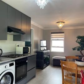 Hill Luxury Cottage, hotel in Roodepoort