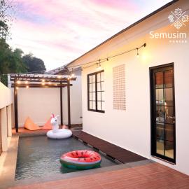 Suisen by Semusim Villa, hôtel à Cibadak