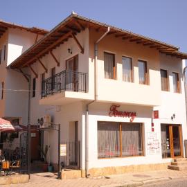 Guest Rooms Biju, hotell i Trjavna
