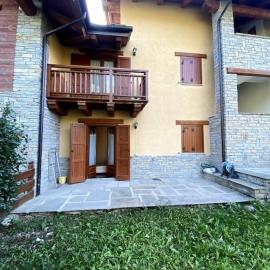 Viesnīca Incantevole Appartamento con Giardino - Garage Privato e Free Wifi pilsētā Oulksa
