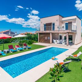 Villa Stefanja kids friendly with sea view near Fažana, hotel em Galižana