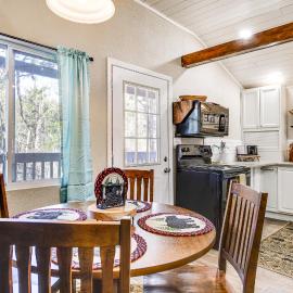 Cozy Cottage w/ Pool Btwn Knoxville & Pigeon Forge