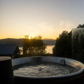 Woodland Bay Retreat-Hot tub,Sauna and Bayview Retreat, Hotel in Lymington