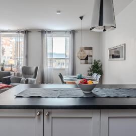 Guestly Homes - 3BR City Charm, hotel in Piteå