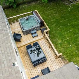 Next to Expo, 5 beds, Hot-tub, corn hole, pets!