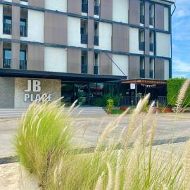 JB Place, hotell i Nakhon Pathom