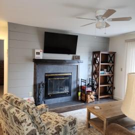 Mt Snow Condo with Pool Mountain Views Half Mile to Mtn, מלון בDover