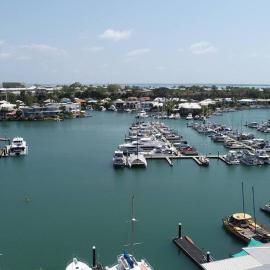 Spectacular Marina Views Apartment, מלון בLarrakeyah