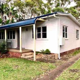 Cosy two bedroom bungalow close to lake and ocean, Hotel in Berrara