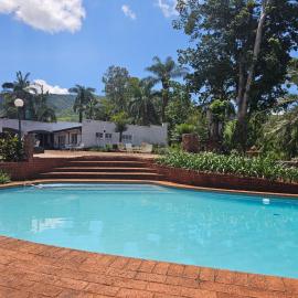 Pecan Farm Guesthouse, hotel in Louis Trichardt