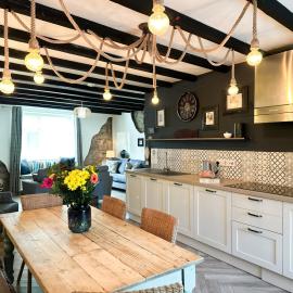 Harbour Way Cottage by Coast & Country Stays, hotel in Seahouses