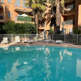 GRIMAUD Golf Saint Tropez Rez de jardin Vue piscine