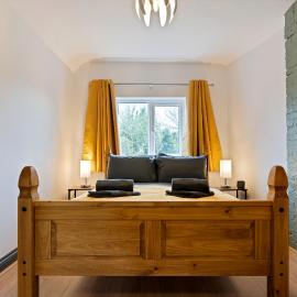 Sally’s Cottage - Uttoxeter: Close to Alton Towers, hotel in Uttoxeter