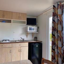 Mobil-home mitoyen 1 chambre, hotel in Angicourt