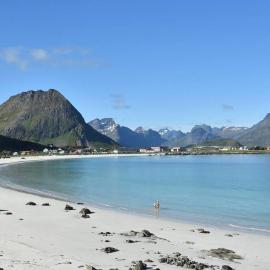 Leilighet med strandbeliggenhet, hotell i Ramberg