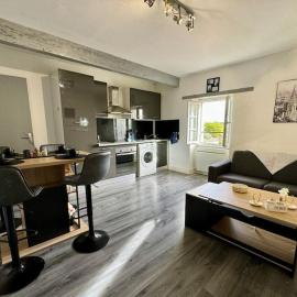 ISVAL Wifi-Hyper Centre Cognac, hotel i Cognac