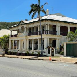 122 on Charlotte, hótel í Cooktown