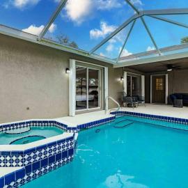 Poolside Oasis-5 miles from Venice Beach, hotel di Venice