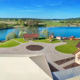 Sodyba ant ežero kranto pas Radvilą, hotel din Kiemeliai