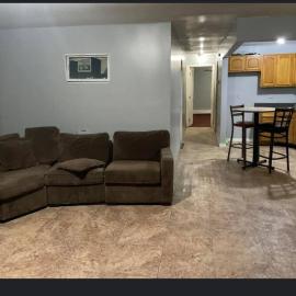 Room in a Beach House with King Size bed in a landlord hosted three bedroom apartment, hotel i Edgemere