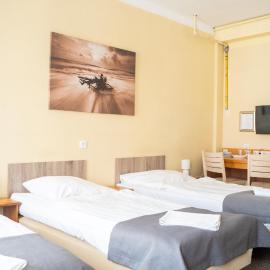 Hostel Krośnieńska 12، فندق في جلونا غورا