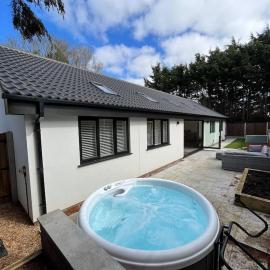 Rare Luxury Holiday Home with Hot-Tub