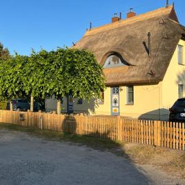 Ferien unterm Reet, hotel a Prerow