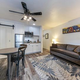 Delightful Studio w/Kitchenette #111 at Donner Lake Village, hotell sihtkohas Truckee
