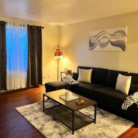Quiet Cozy 2BR APT Black out Curtains, hotel sa Peoria
